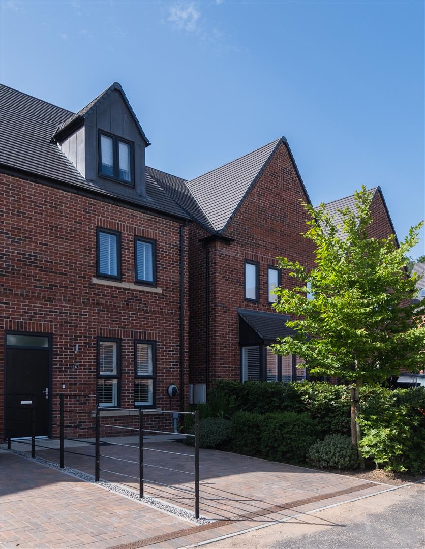 3 bedroom  Semi Detached House for Sale in Oakmere